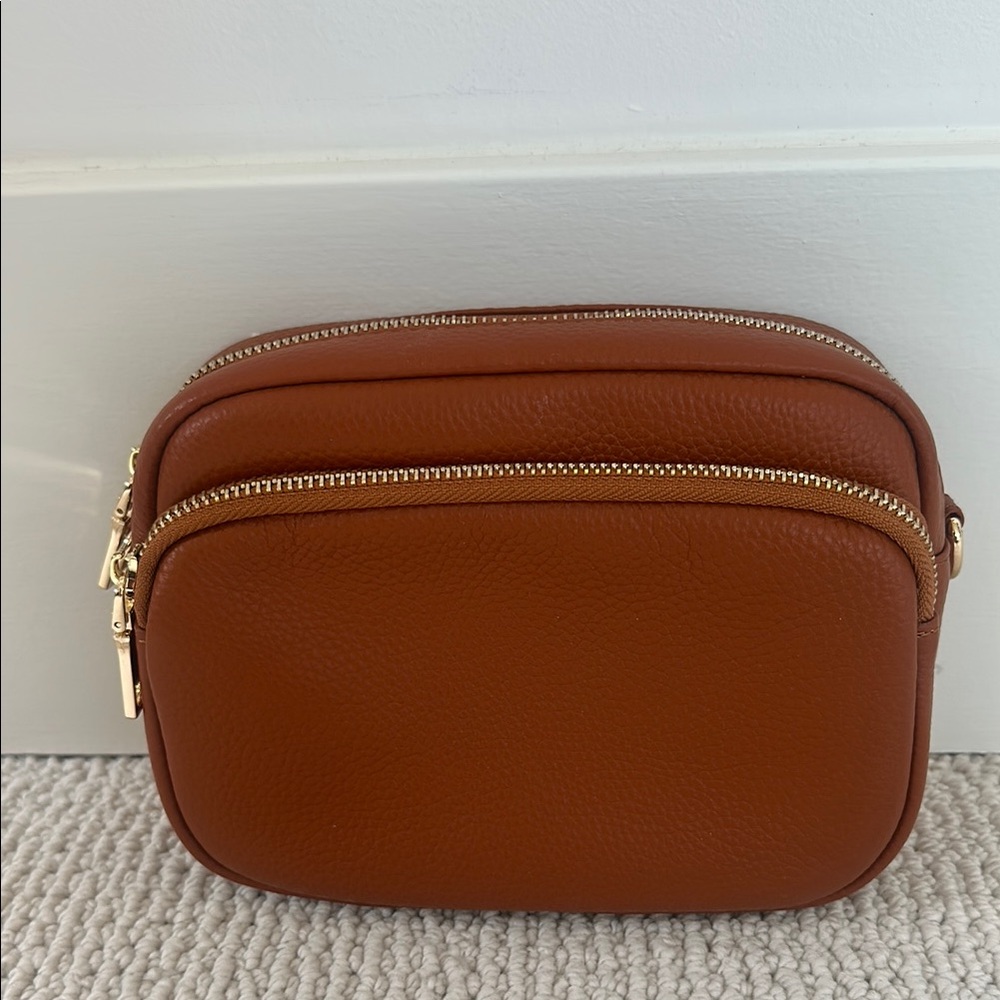 Pom Pom London
Brown Leather Crossbody Bag
Never Used